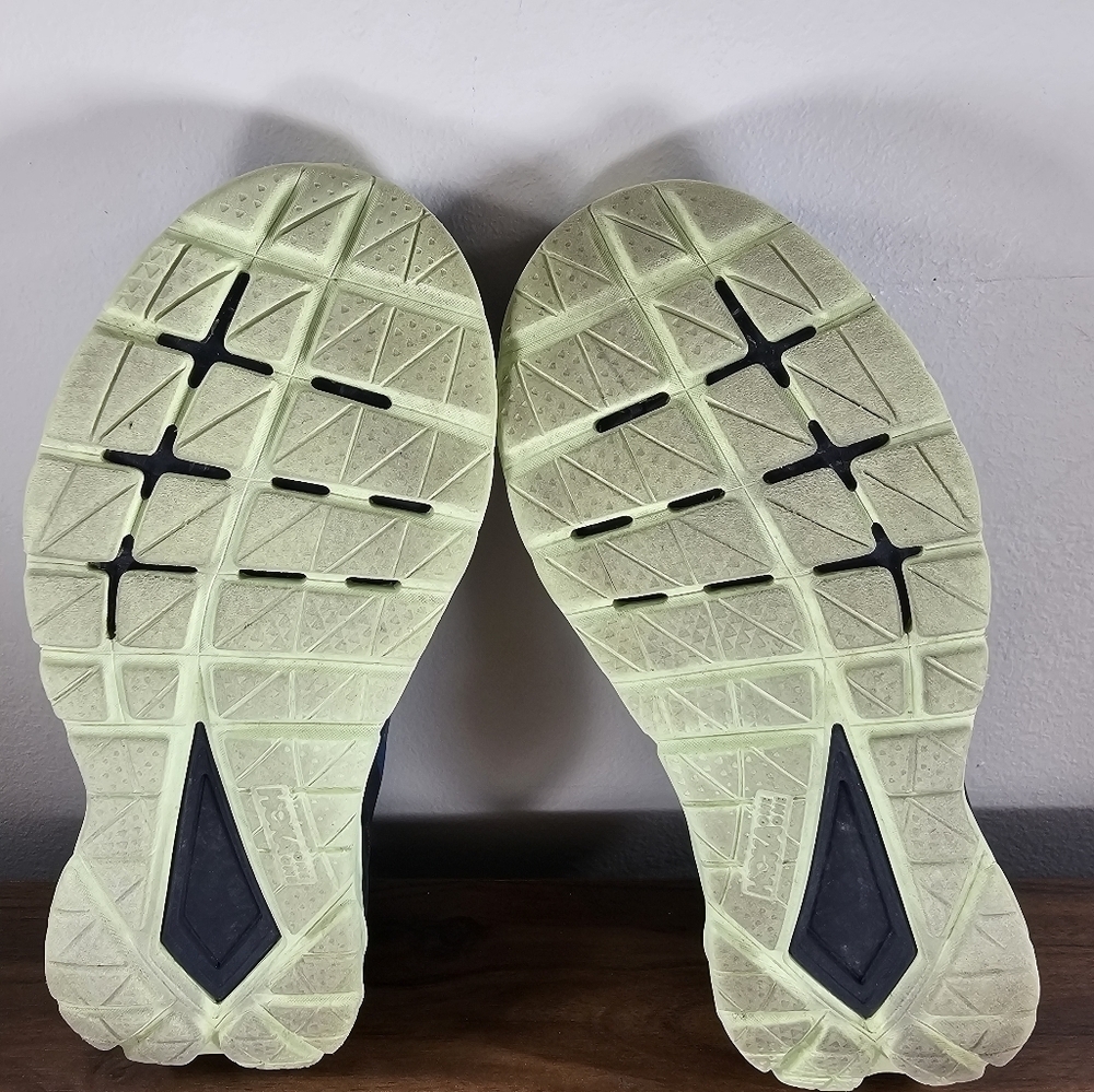 Hoka One One Mach 4 Running Shoes Men's Size 11.5 Dit have a little tear inside - Picture 9 of 9
